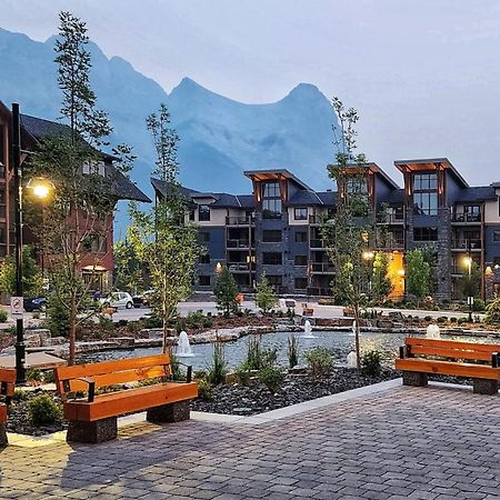 Luxurious Rundle Cliffs Lodge In Spring Creek Canmore Exteriér fotografie