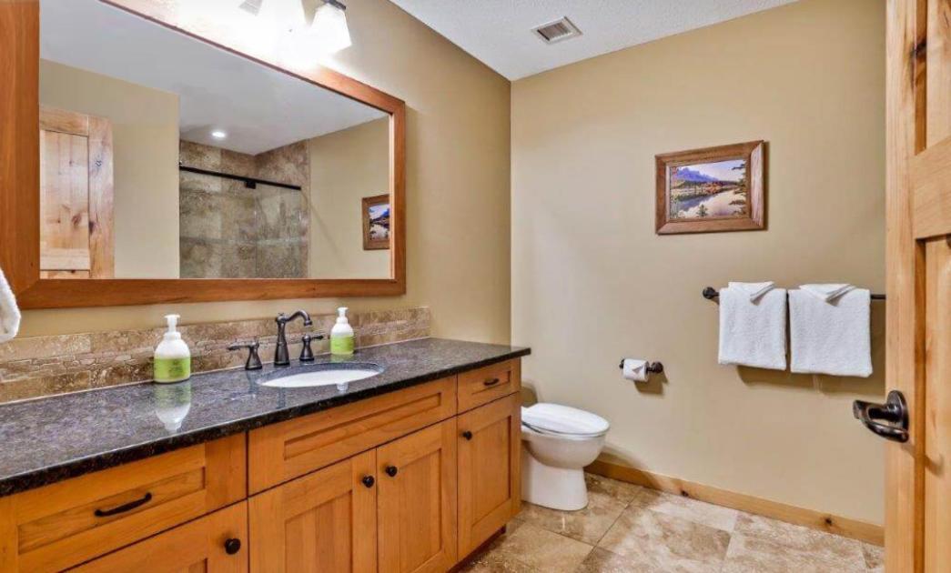 Luxurious Rundle Cliffs Lodge In Spring Creek Canmore Exteriér fotografie