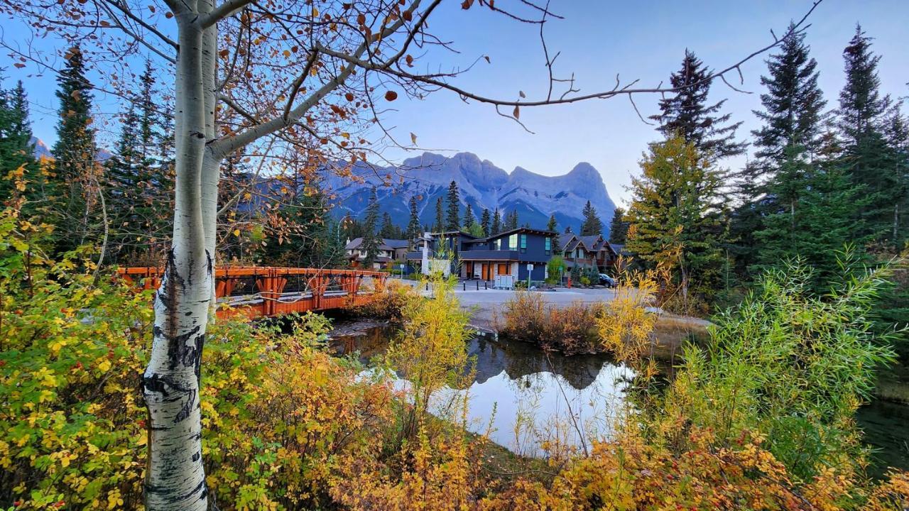 Luxurious Rundle Cliffs Lodge In Spring Creek Canmore Exteriér fotografie
